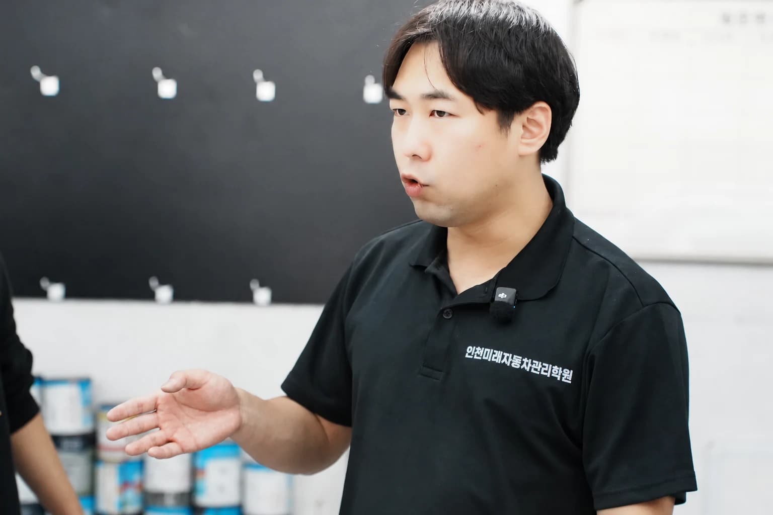 인천미래자동차관리학원 조현우 원장이 설명하는 모습